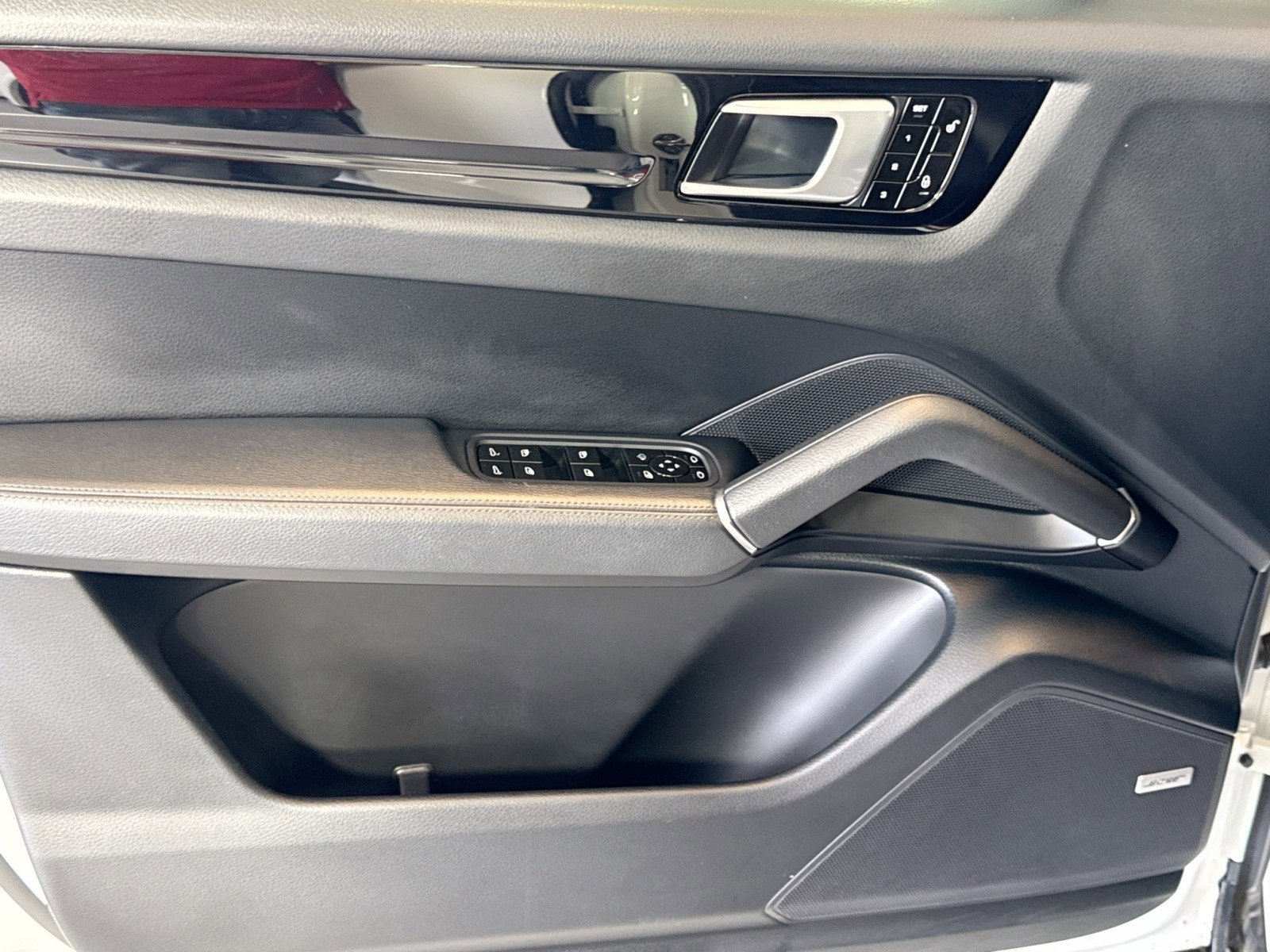 Used 2019 Porsche Cayenne image 11