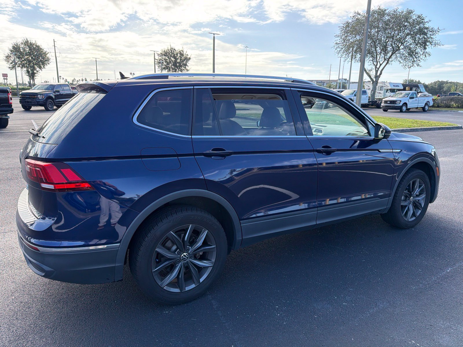 Used 2023 Volkswagen Tiguan SE FWD image 6