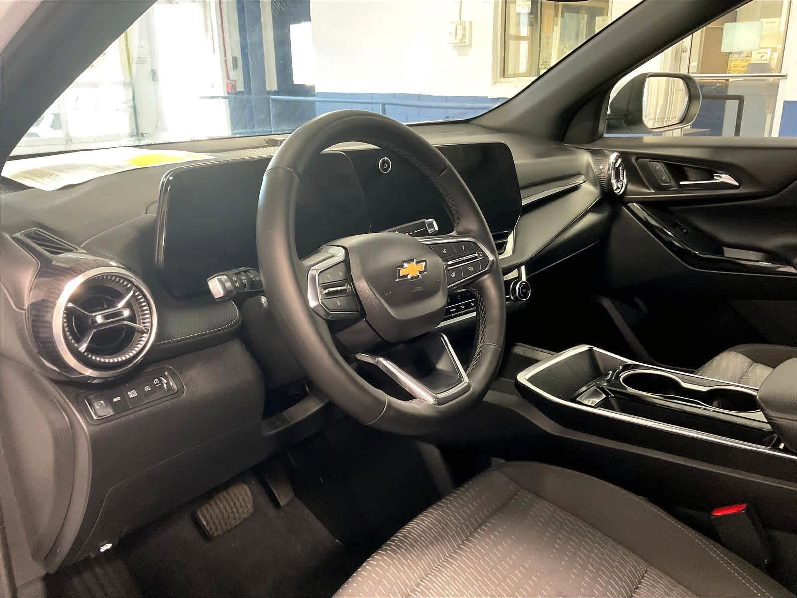 Used 2025 Chevrolet Equinox LT AWD/4WD image 8