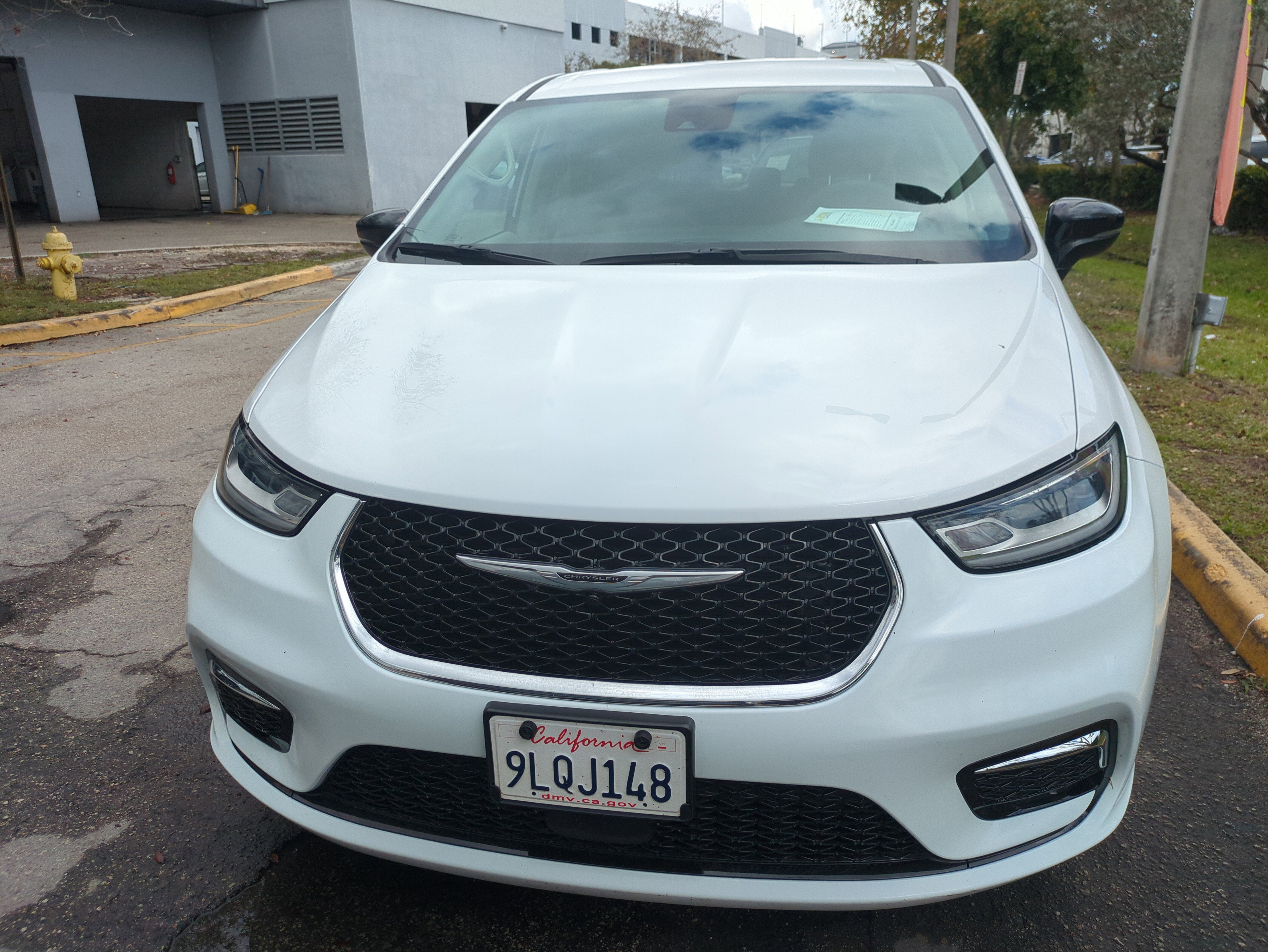 Certified 2024 Chrysler Pacifica Select image 3