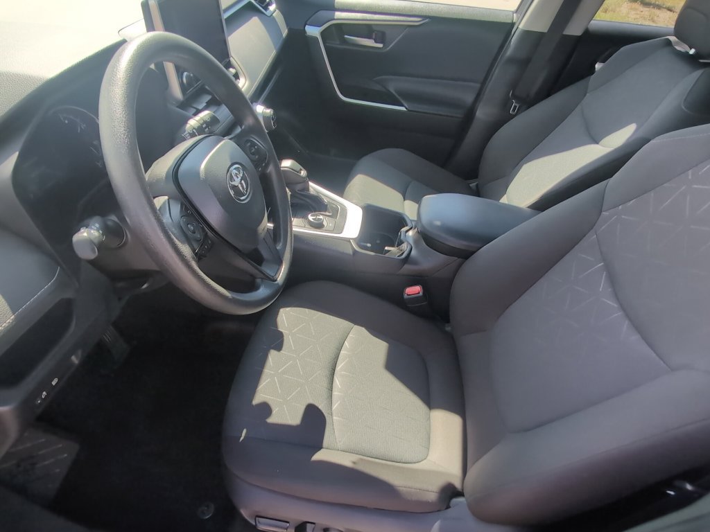 Used 2025 Toyota RAV4 XLE AWD/4WD image 13