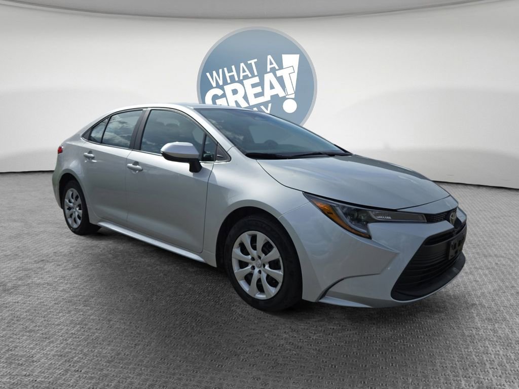 Used 2023 Toyota Corolla LE FWD image 1