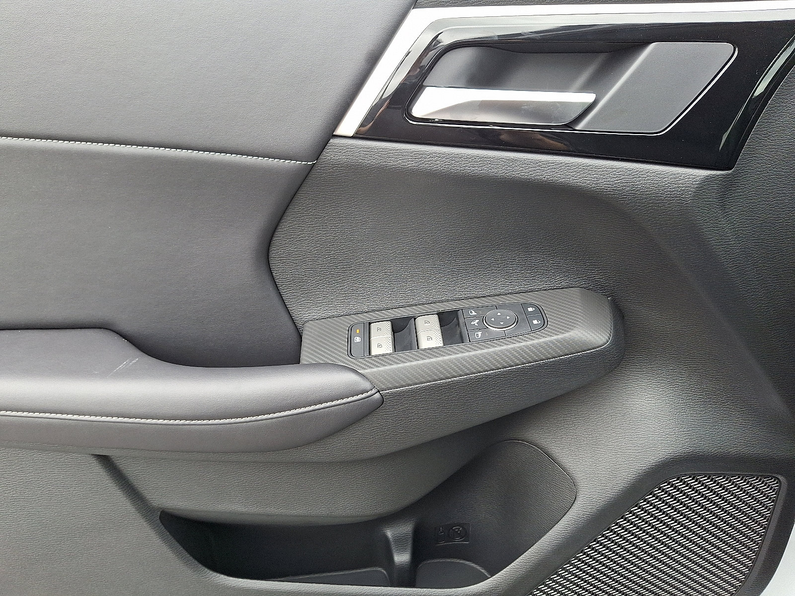 New 2025 Mitsubishi Outlander SE image 12