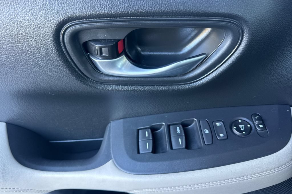 Certified 2025 Honda HR-V LX image 5