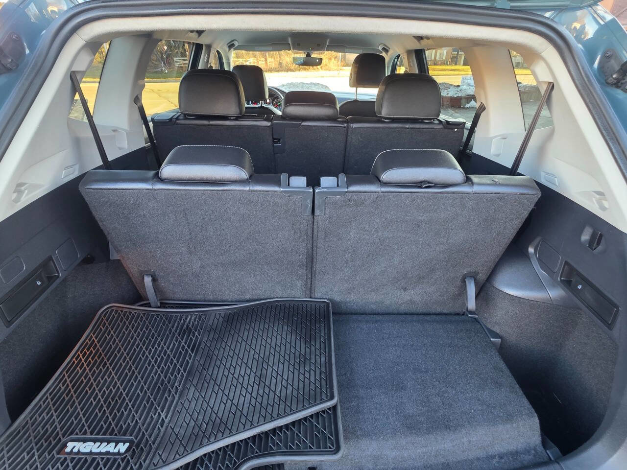 Used 2021 Volkswagen Tiguan SE 4dr SUV image 25