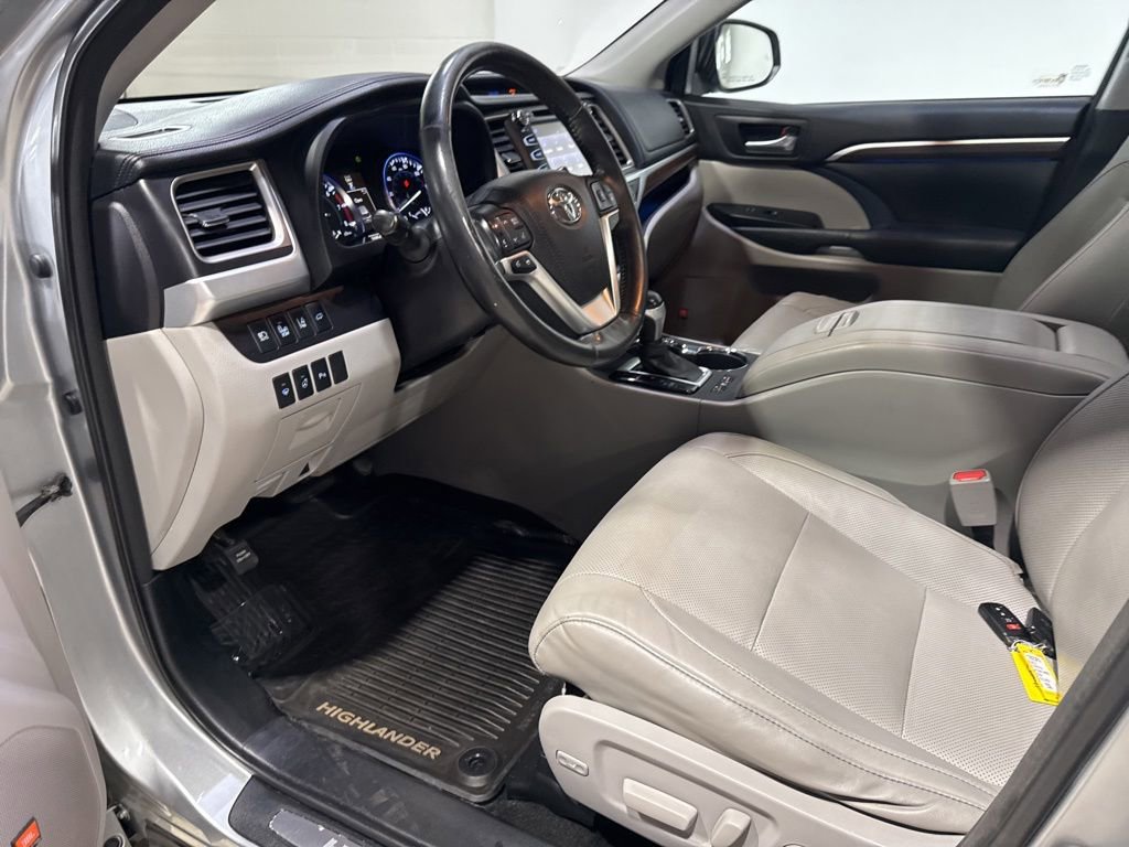 Used 2015 Toyota Highlander Limited Platinum AWD/4WD image 27