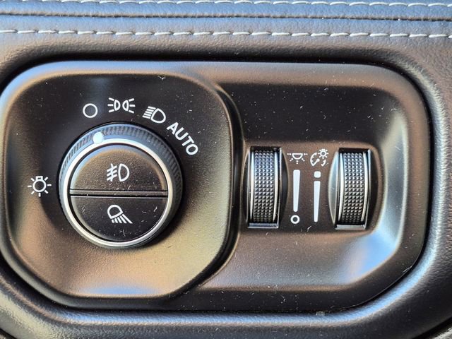 Used 2025 RAM 3500 Limited AWD/4WD image 13