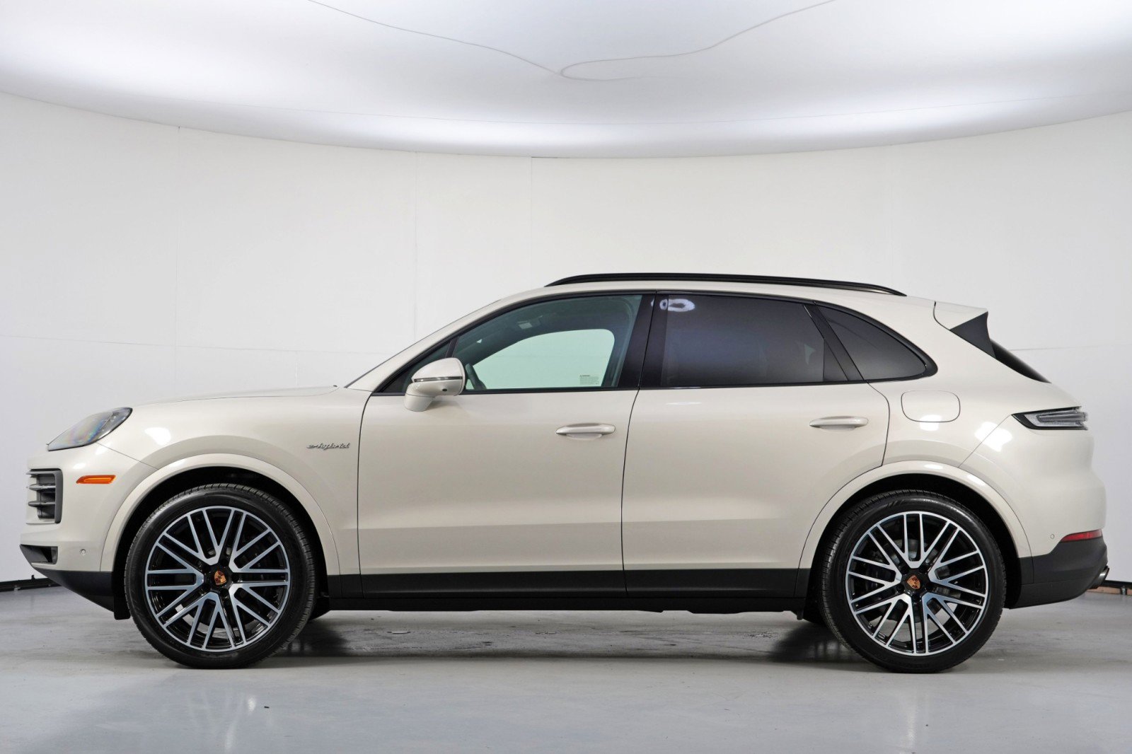 Used 2025 Porsche Cayenne E-Hybrid image 9