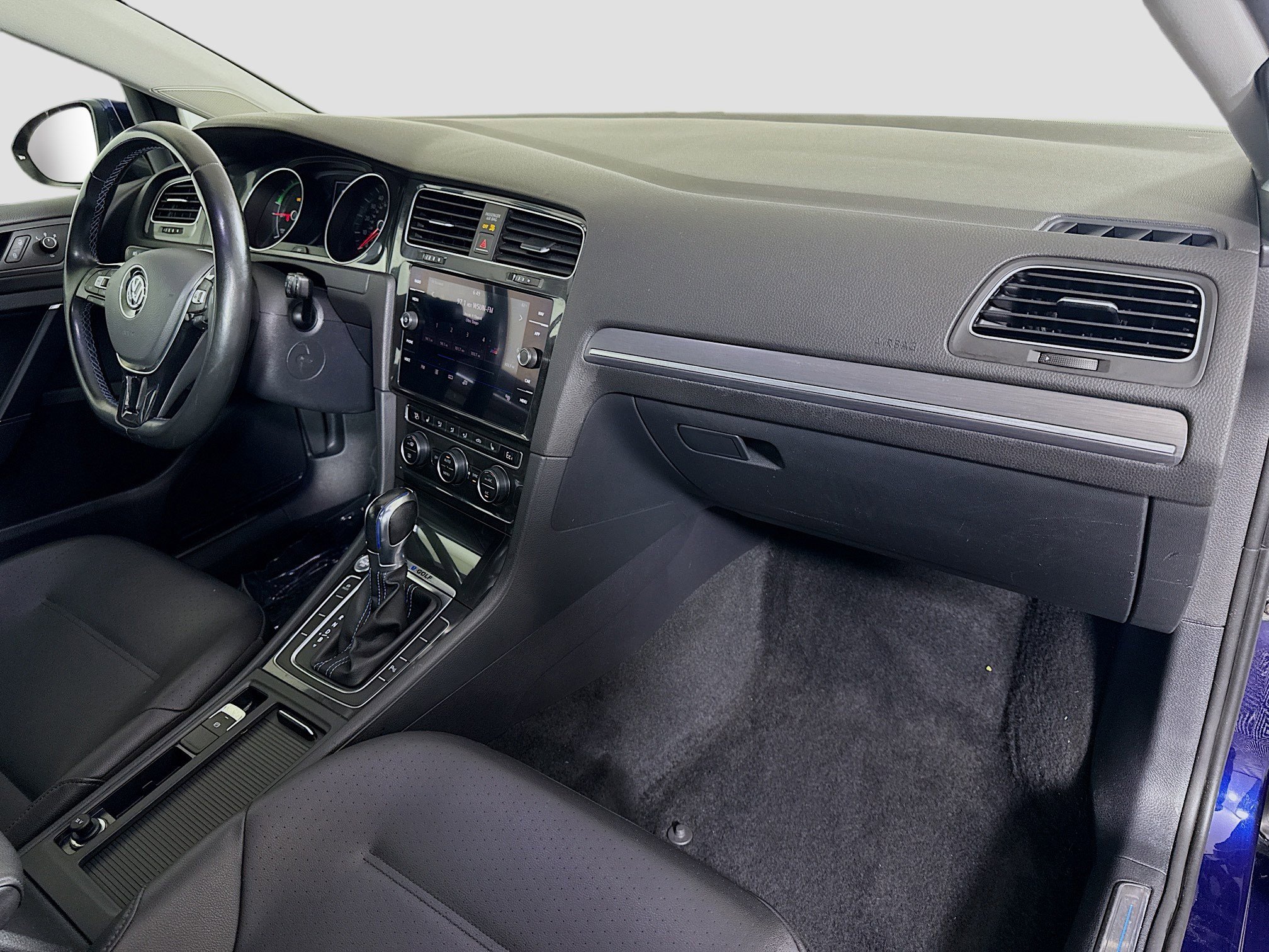 Used 2017 Volkswagen e-Golf SEL Premium image 30