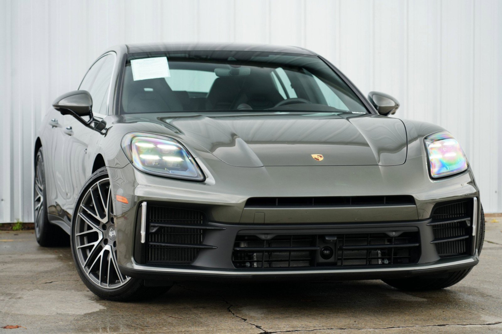 Used 2025 Porsche Panamera 4 w/ Premium Package image 4