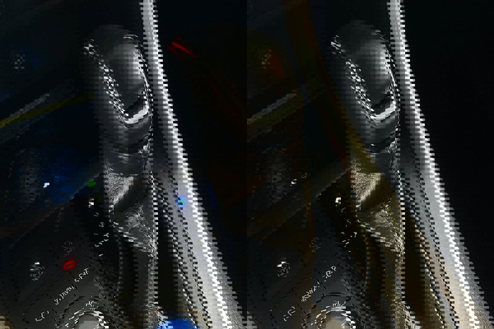 Used 2019 Toyota RAV4 Limited w/ Advanced Technology Package image 25