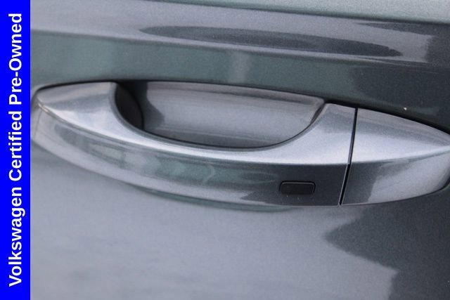 Used 2025 Volkswagen Taos SE image 11