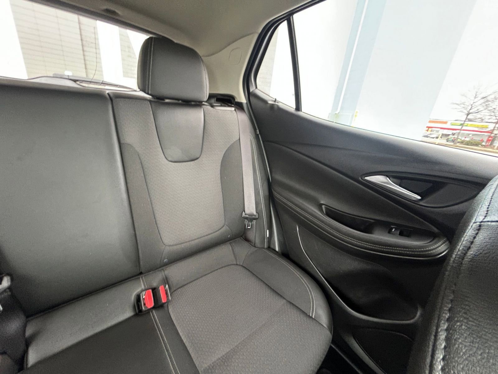 Used 2025 Buick Encore GX Preferred image 37