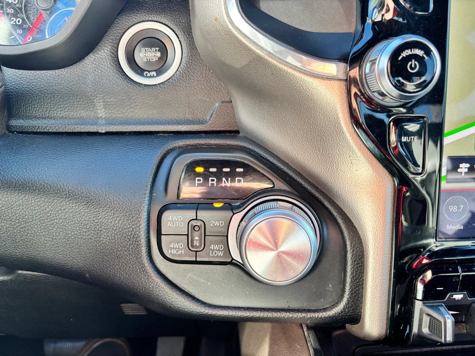Used 2019 RAM 1500 Laramie AWD/4WD image 29