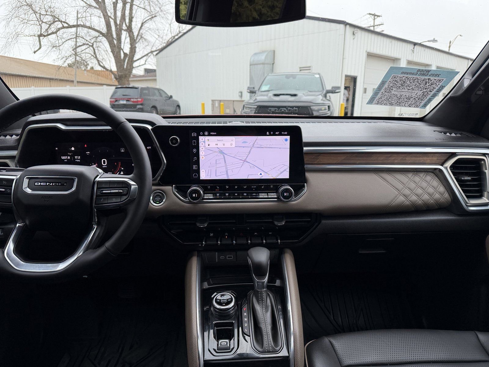 Used 2025 GMC Canyon Denali image 18