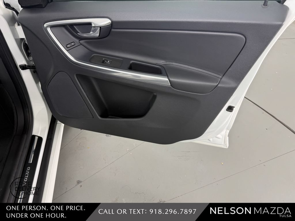 Used 2016 Volvo XC60 T5 w/ Proximity Package FWD image 47