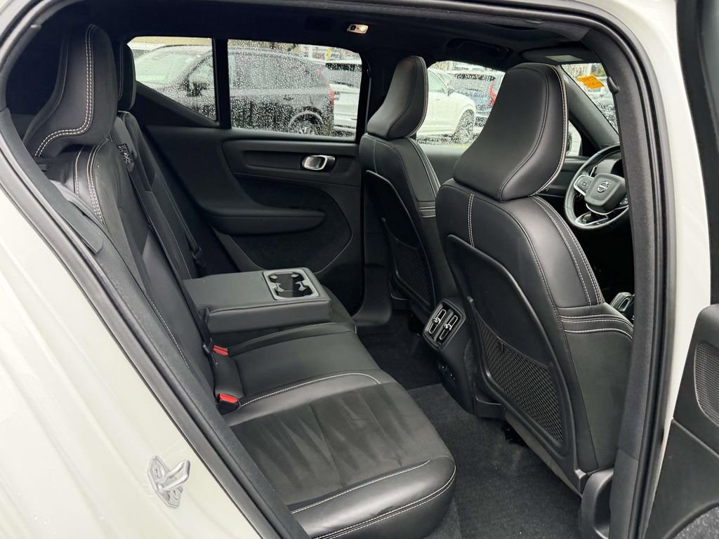 Used 2021 Volvo XC40 T5 R-Design w/ Advanced Package image 13
