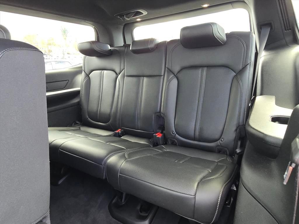 Used 2023 Jeep Wagoneer 4WD w/ Premium Group I image 15