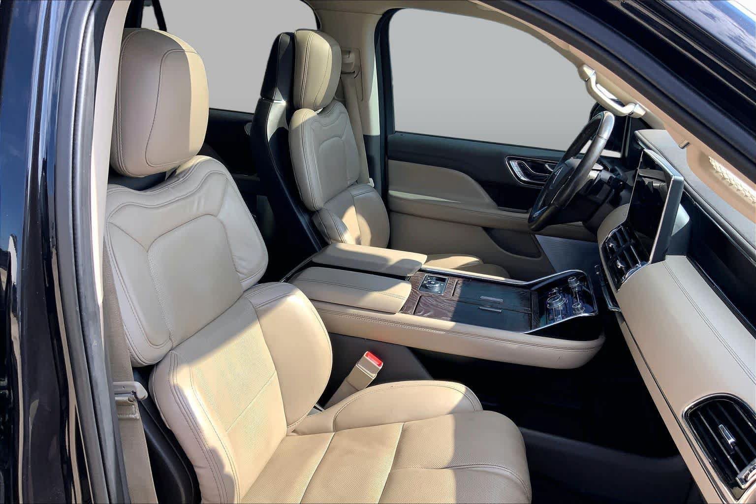 Used 2022 Lincoln Navigator Reserve AWD/4WD image 9