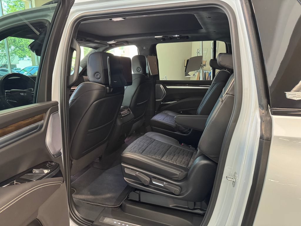 New 2026 Cadillac Escalade ESV Platinum Sport AWD/4WD image 10