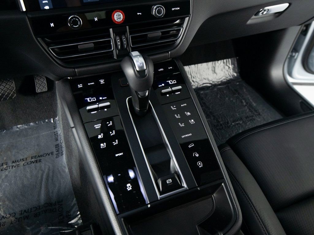 Certified 2025 Porsche Macan image 26