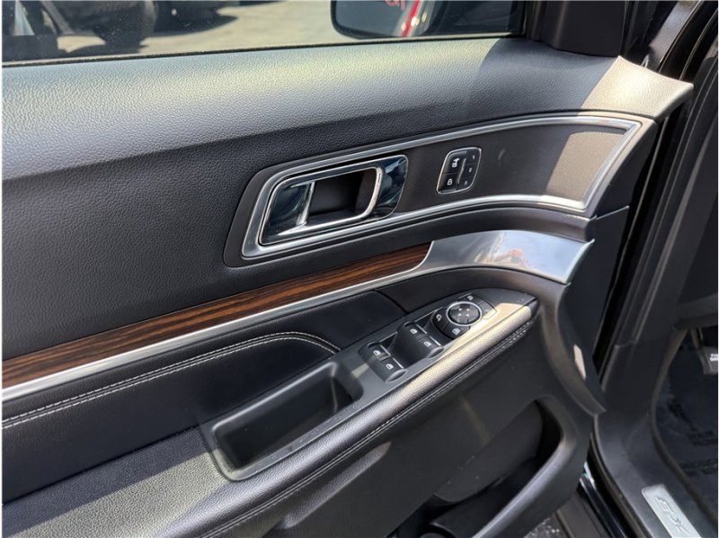 Used 2016 Ford Explorer Limited image 16