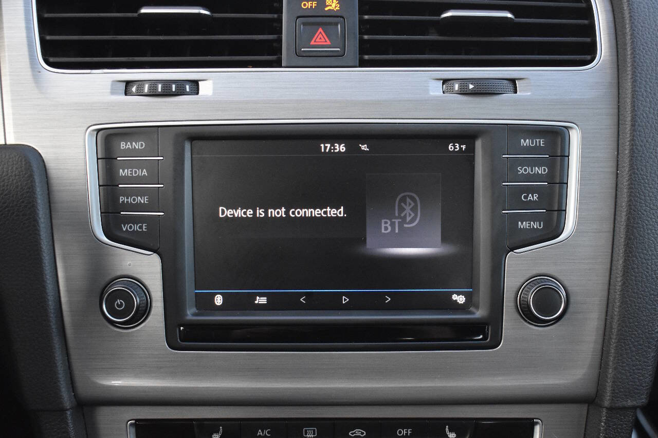 Used 2017 Volkswagen Golf S image 22