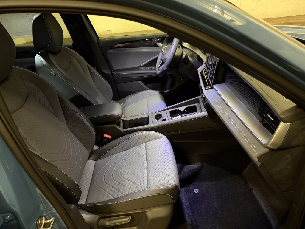 New 2026 Volkswagen Tiguan SE R-Line AWD/4WD image 21