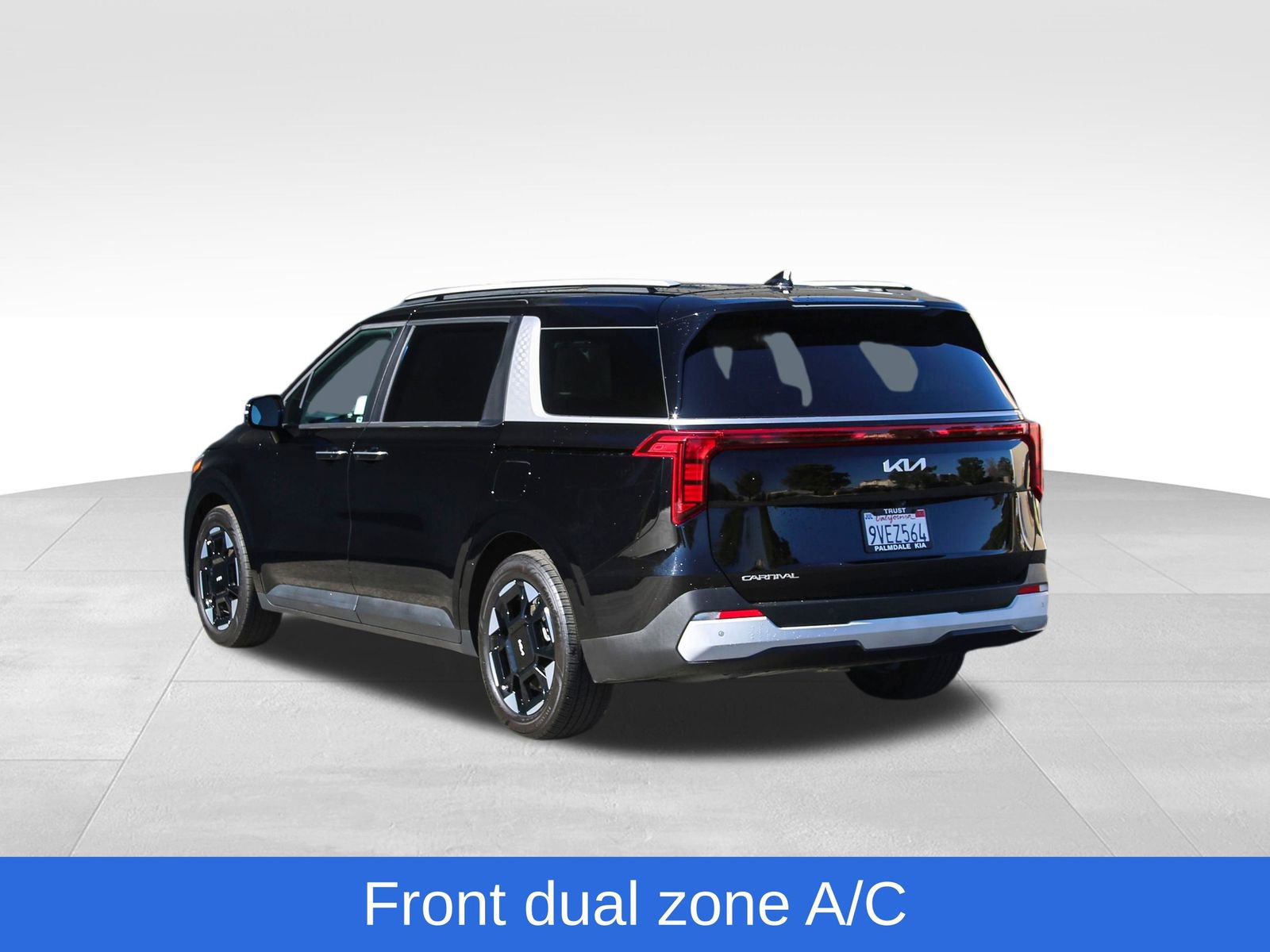 Used 2025 Kia Carnival EX image 6