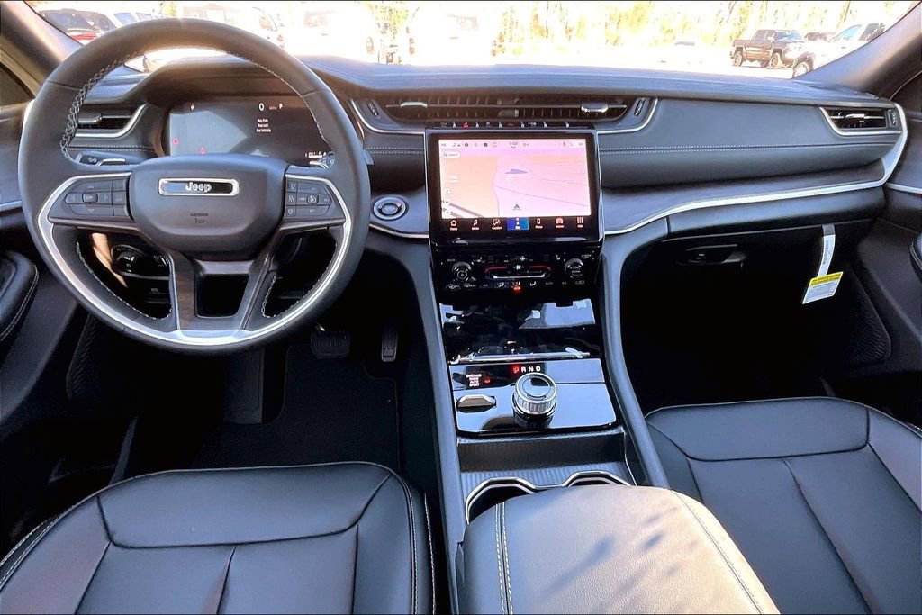 New 2025 Jeep Grand Cherokee Limited w/ Black Appearance Package image 5