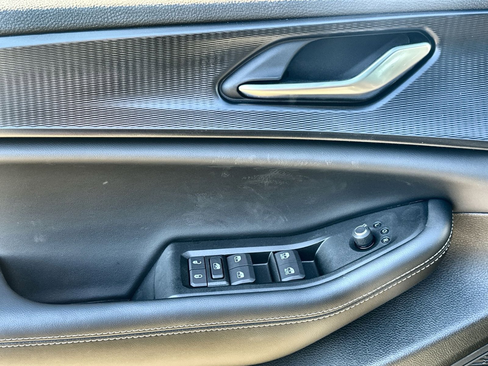 New 2025 Jeep Grand Cherokee Laredo w/ Luxury Tech Group I image 15