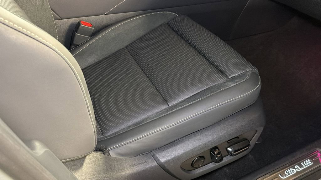 Certified 2025 Lexus RX 450h 450h+ Luxury w/ Convenience Package image 11