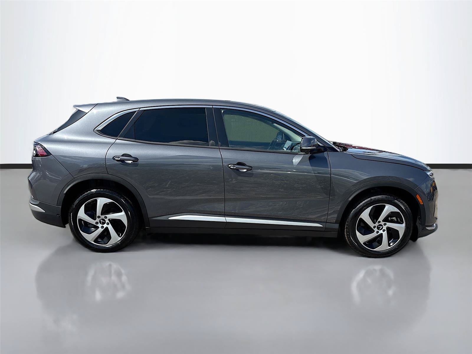 New 2025 VinFast VF 8 Eco AWD/4WD image 8