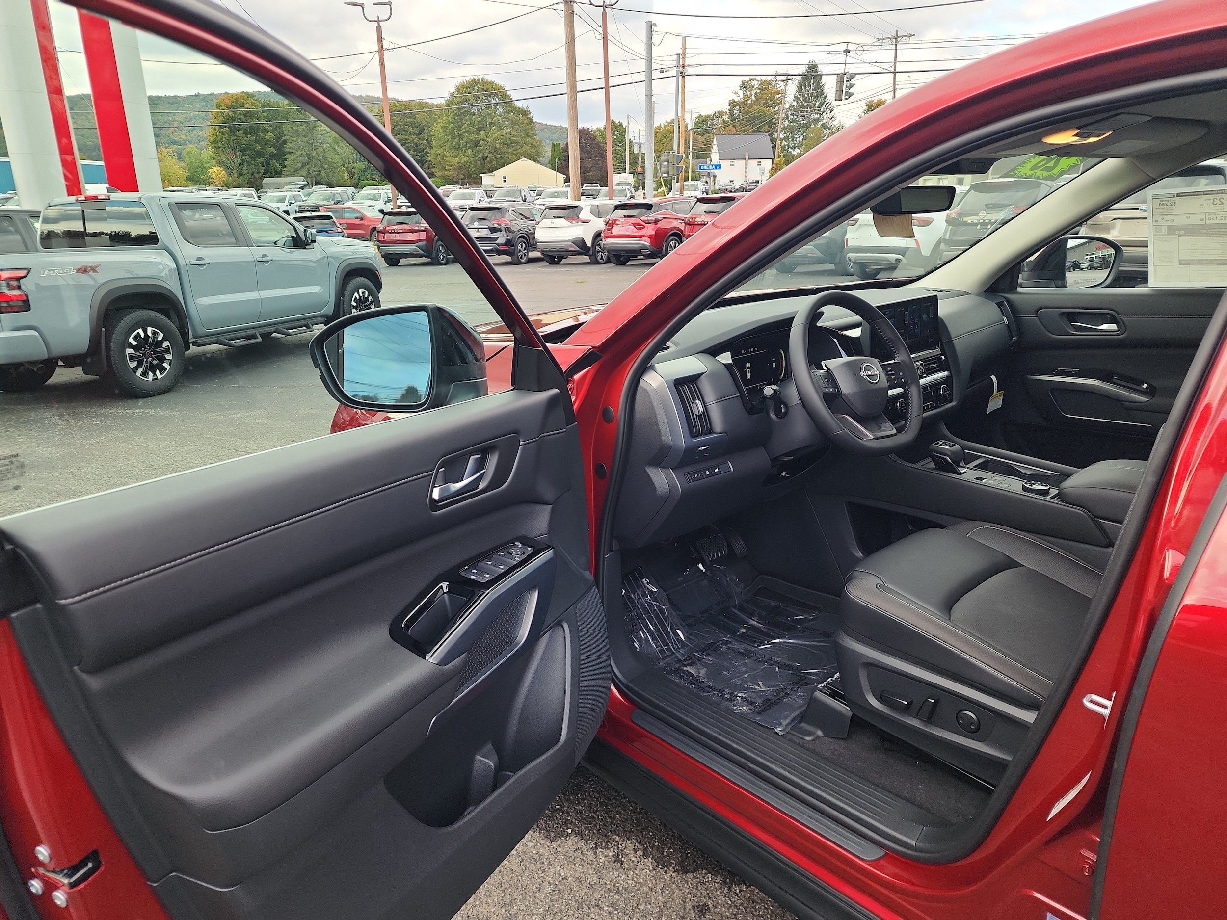 New 2026 Nissan Pathfinder SL AWD/4WD image 10
