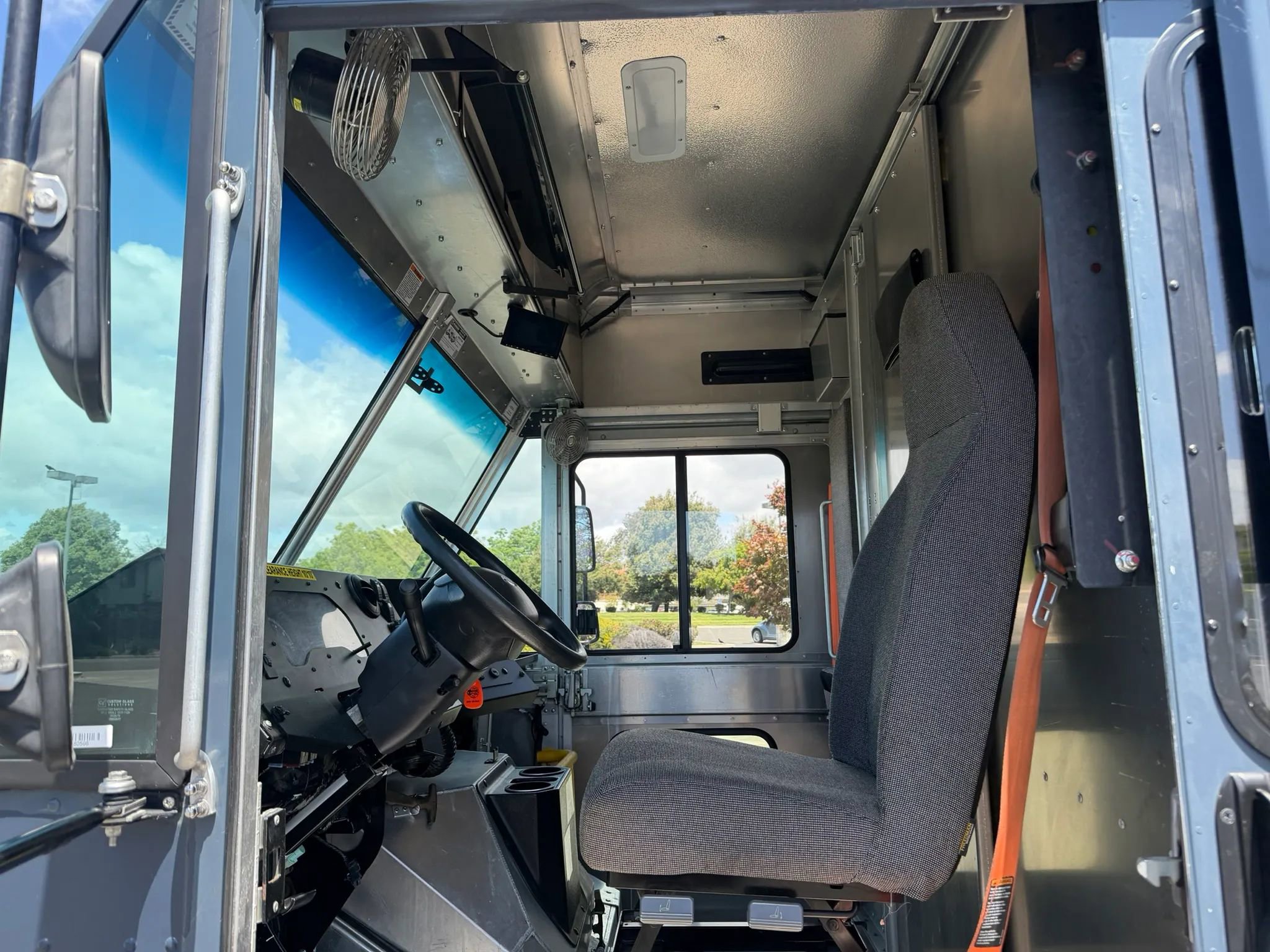 Used 2019 Ford E-450 and Econoline 450 Super Duty RWD image 11