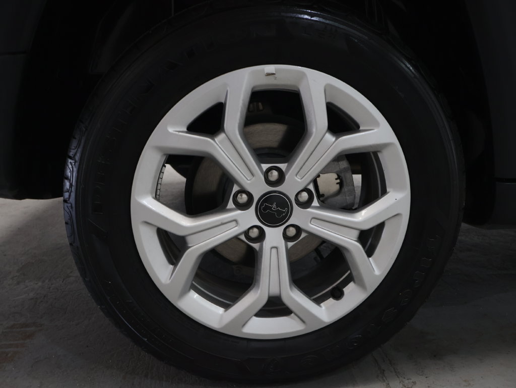 Used 2025 Jeep Compass Latitude AWD/4WD image 32
