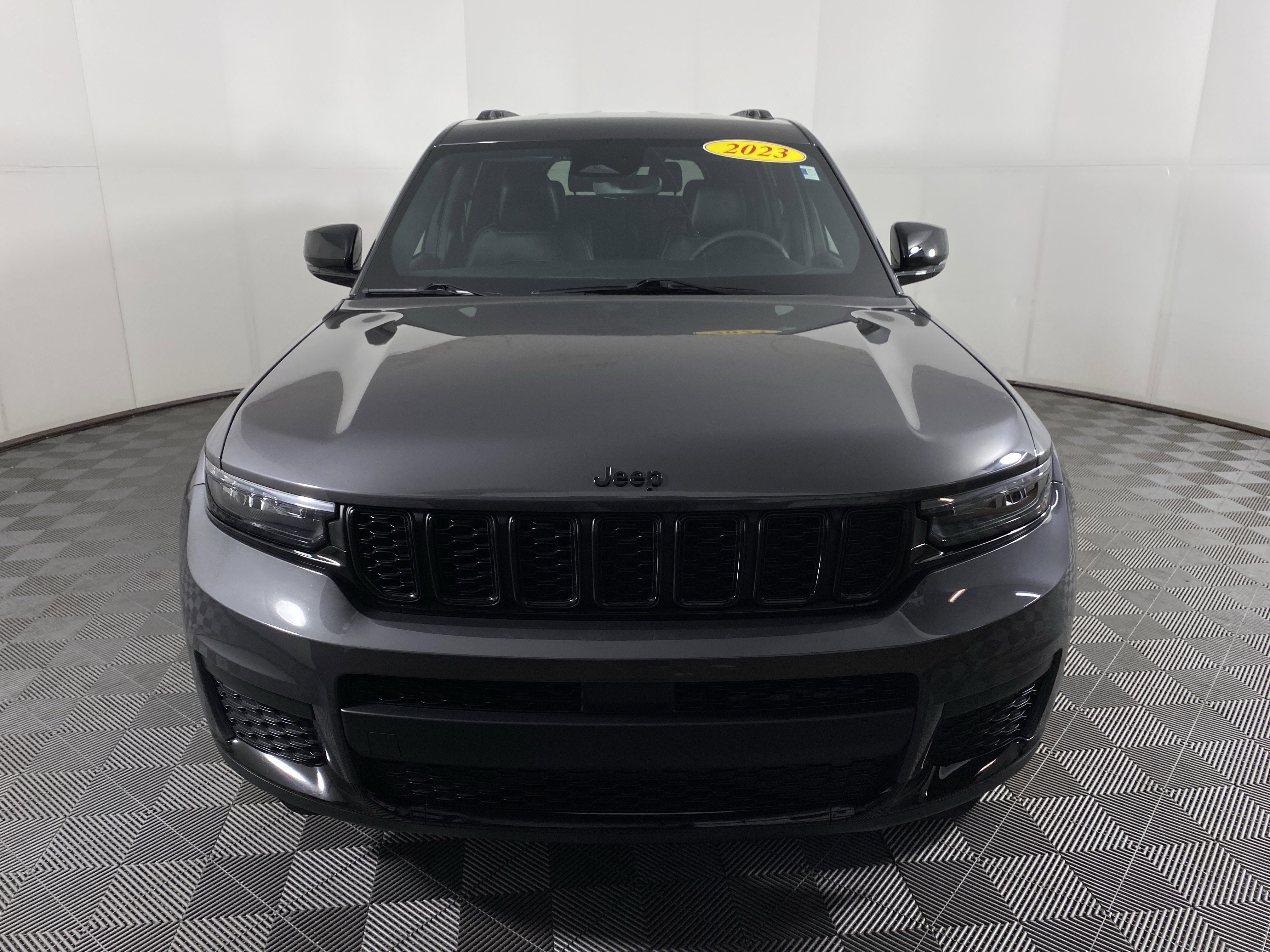 Used 2023 Jeep Grand Cherokee L Laredo image 11