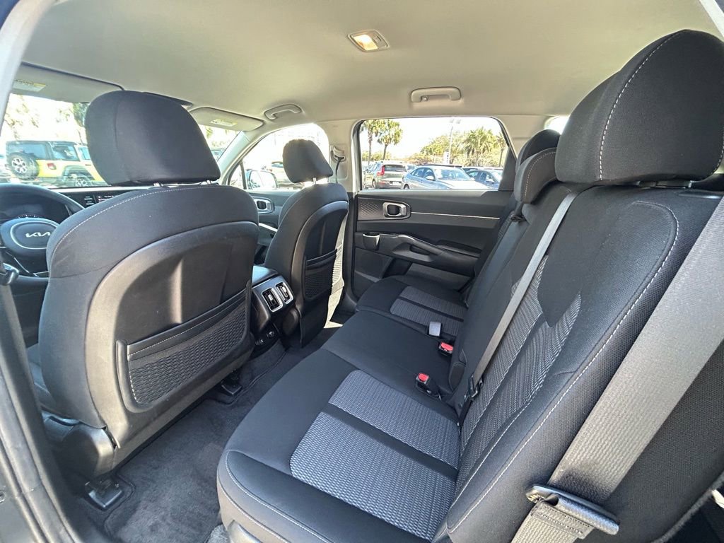 Used 2023 Kia Sorento LX image 15