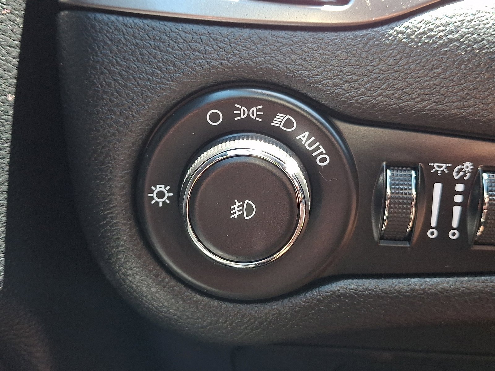 Used 2020 Jeep Cherokee Limited AWD/4WD image 22