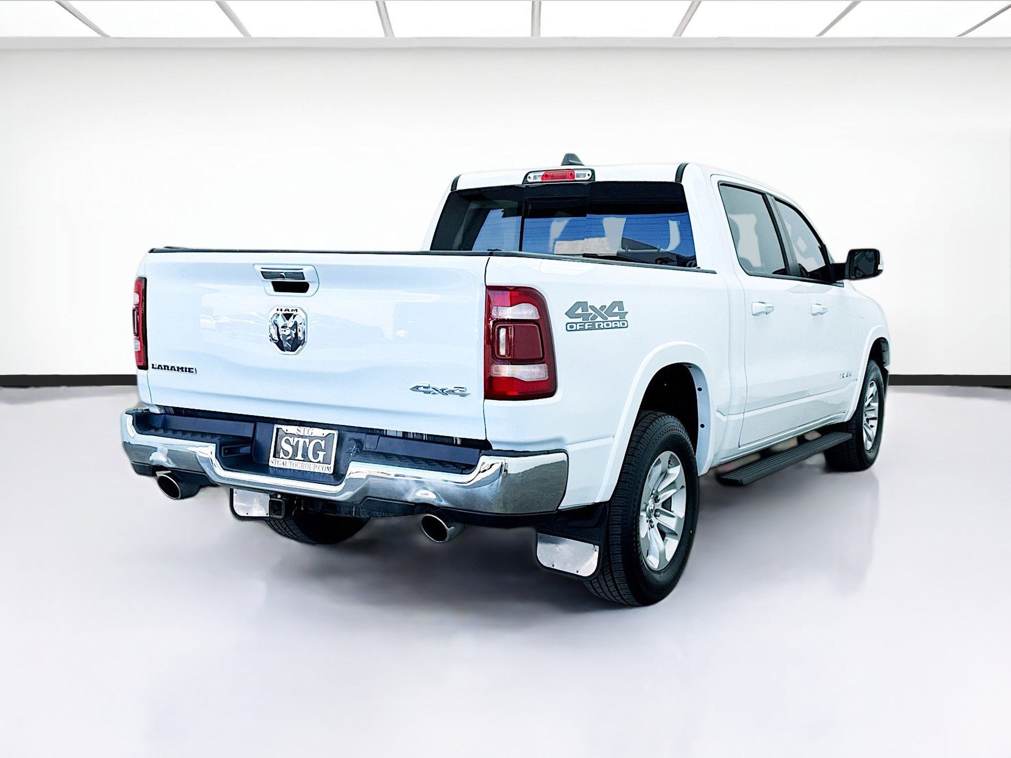 Used 2020 RAM 1500 Laramie w/ Off Road Group image 4