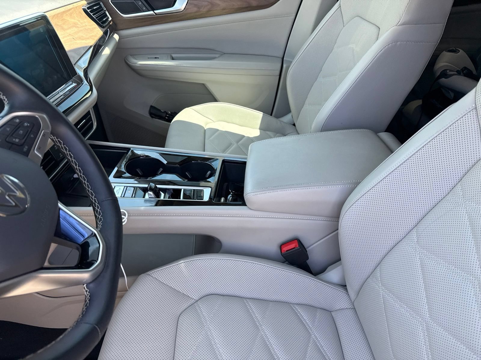 Used 2024 Volkswagen Atlas SE FWD image 14