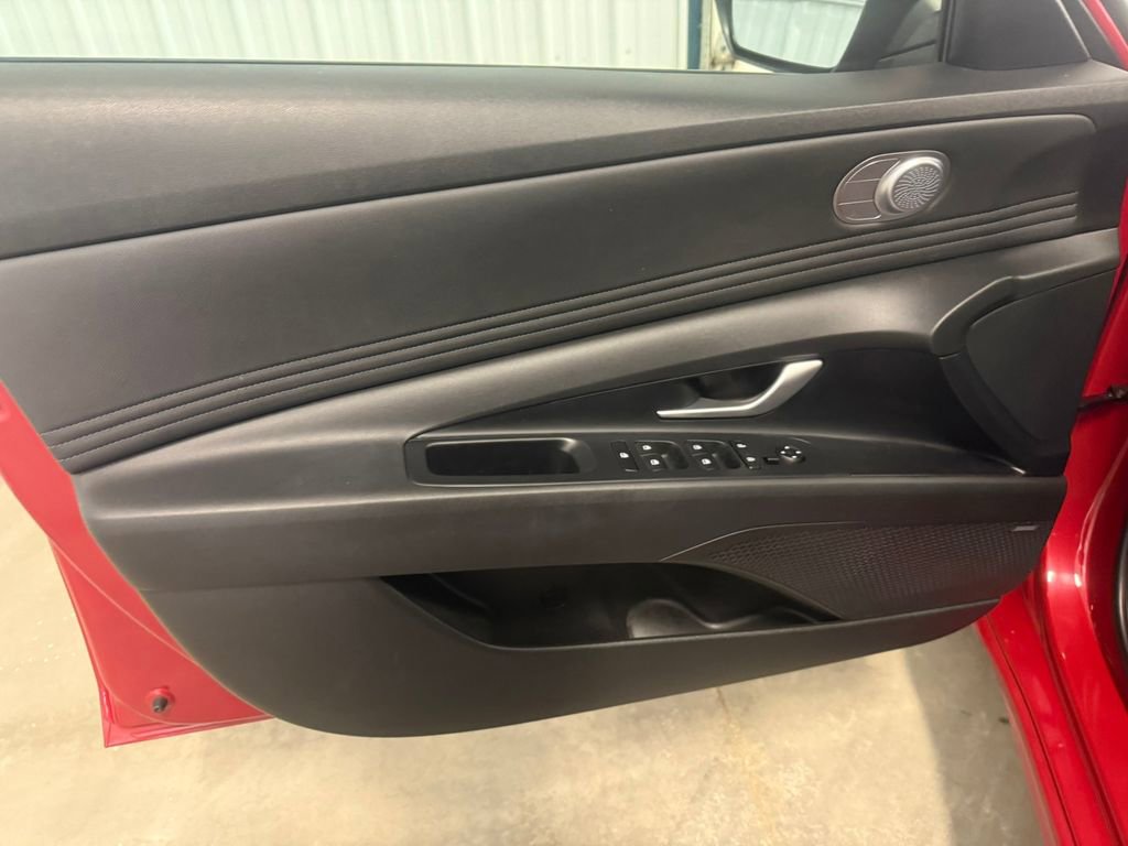 Certified 2023 Hyundai Elantra Limited w/ Cargo Package FWD image 21