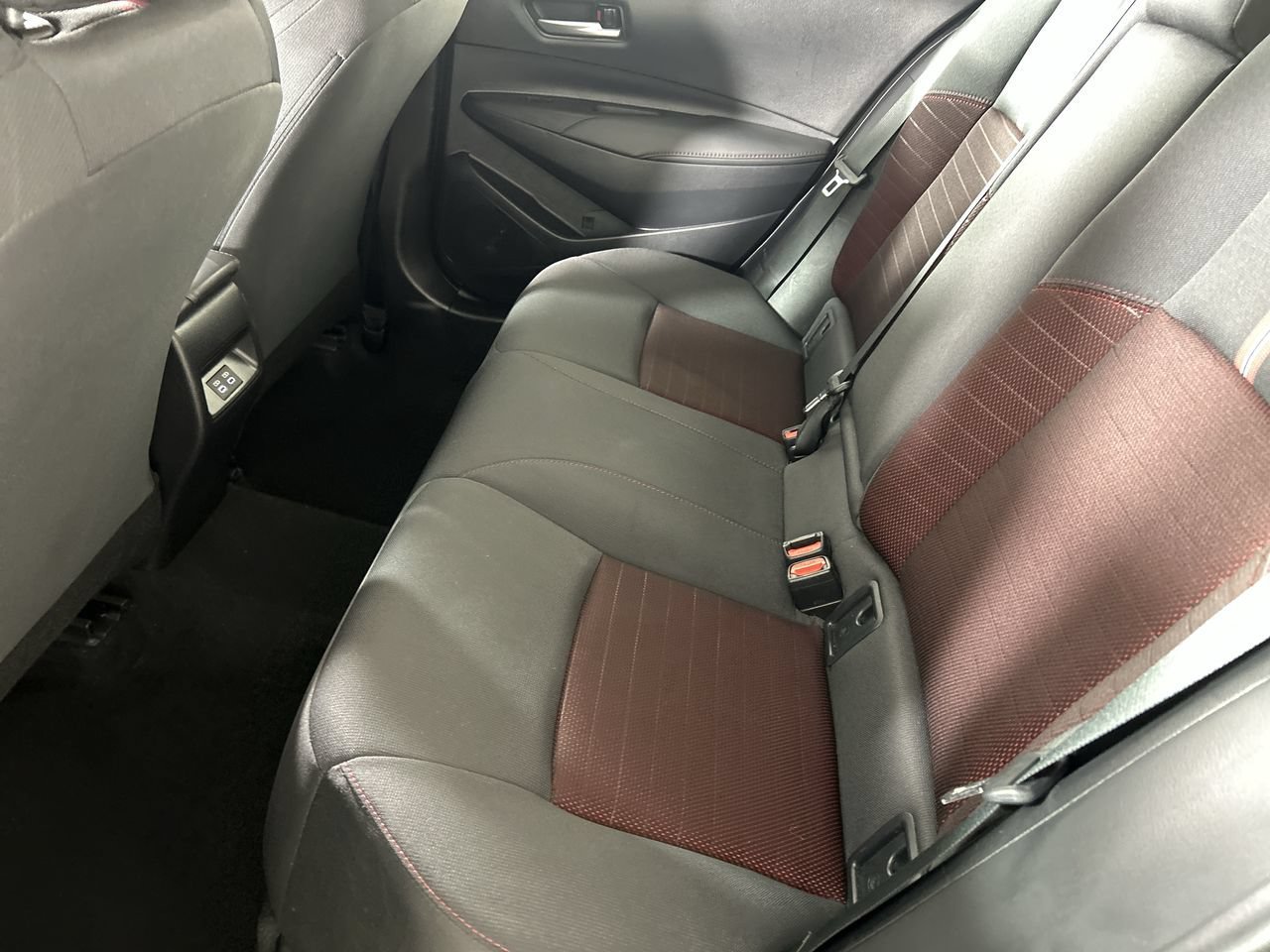 Used 2025 Toyota Corolla SE FWD image 24
