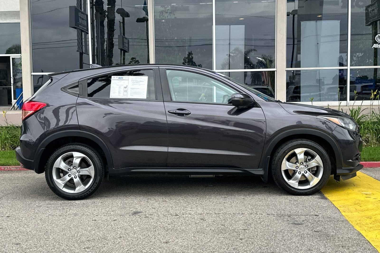 Used 2017 Honda HR-V EX image 3