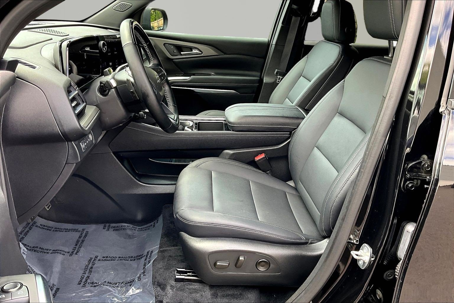 Used 2025 Chevrolet Traverse LT w/ Enhanced Driving Package AWD/4WD image 22