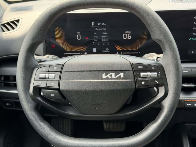 Used 2025 Kia K4 FWD image 19