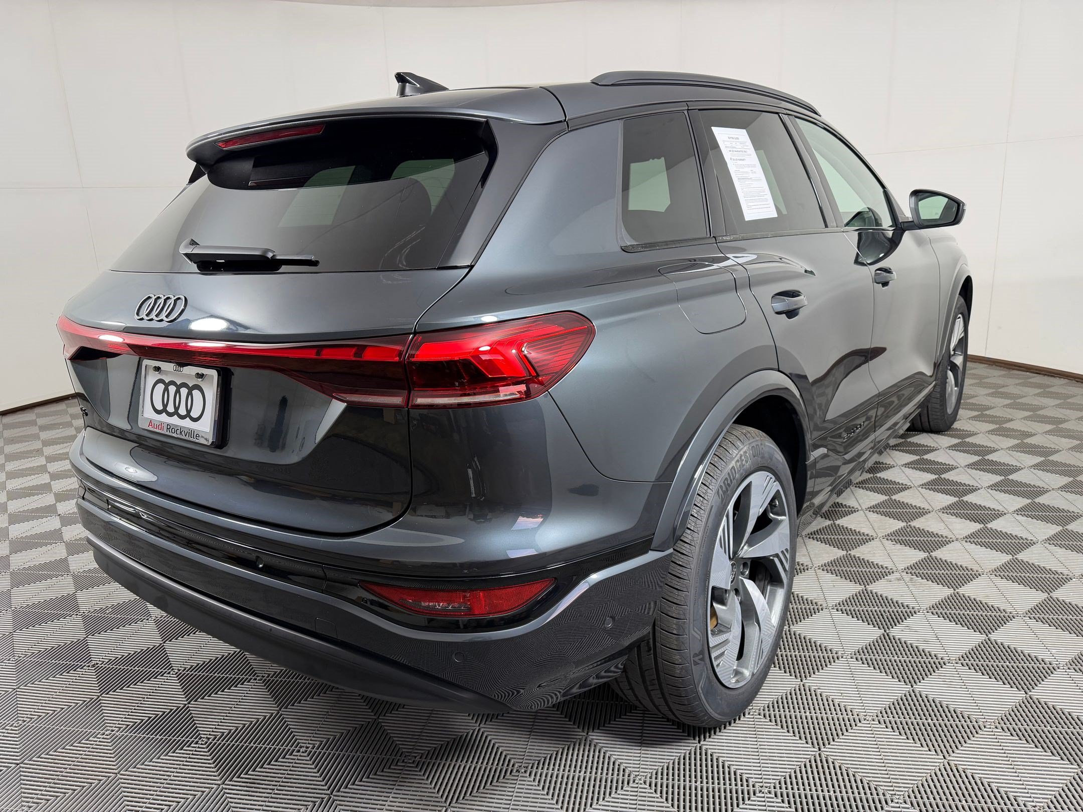 Used 2025 Audi Q6 e-tron Premium Plus w/ Premium Plus AWD/4WD image 9