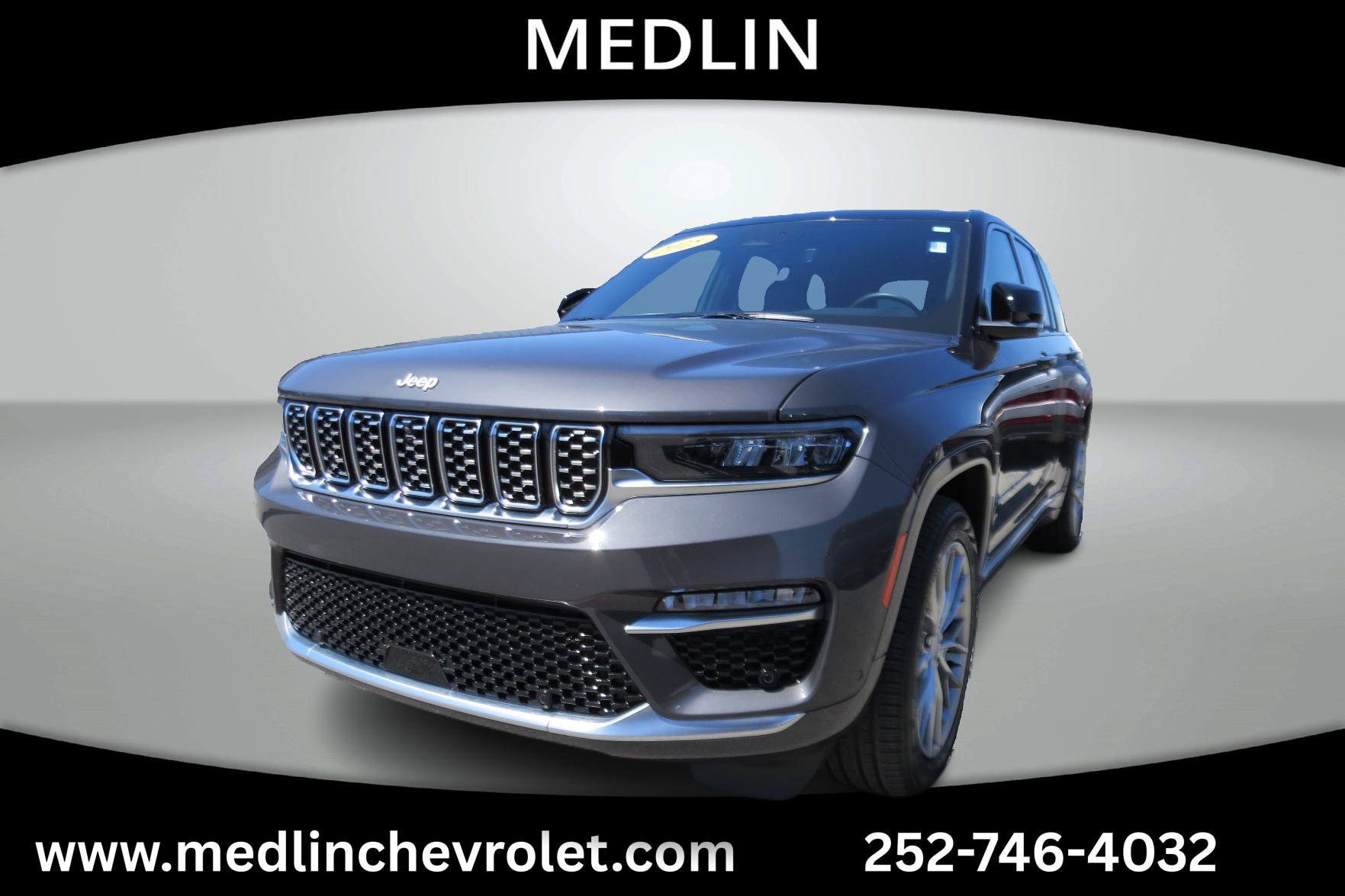Used 2025 Jeep Grand Cherokee Summit AWD/4WD image 4