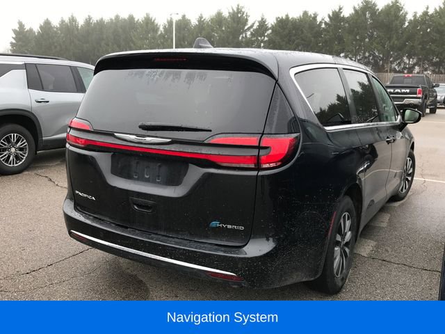 Used 2024 Chrysler Pacifica Select FWD image 3