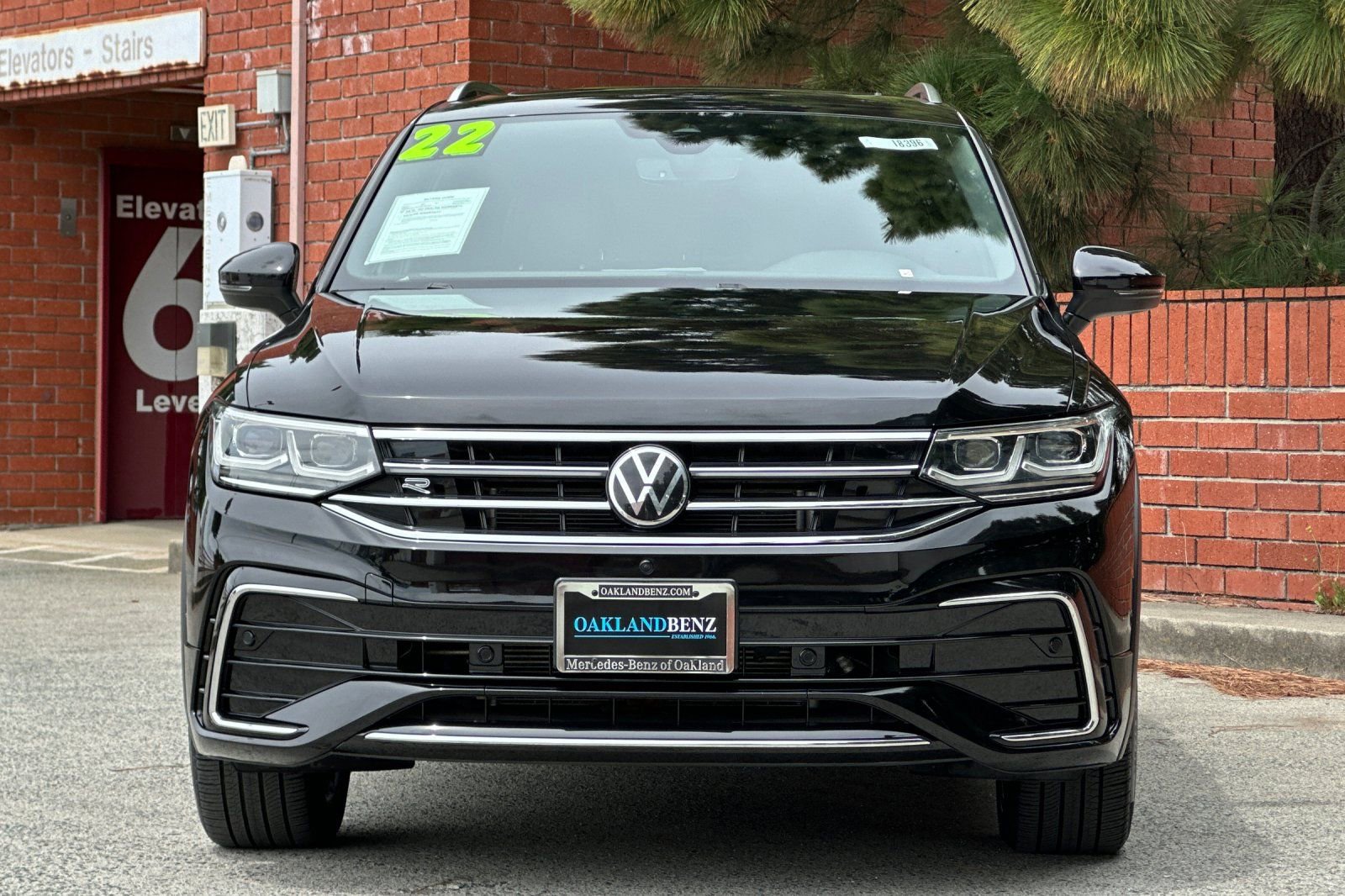 Used 2022 Volkswagen Tiguan SEL R-Line AWD/4WD image 9